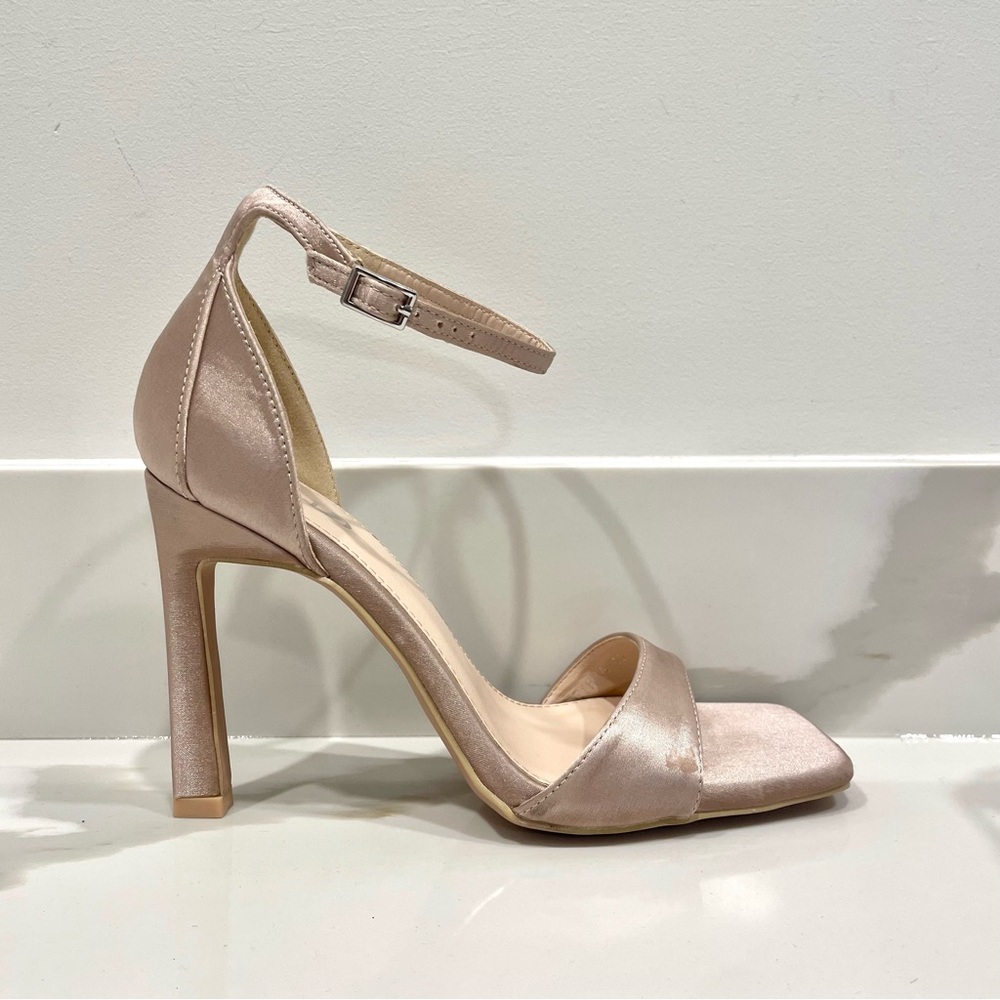 NEW Raid Nethra Heeled Sandals (size 9 & 10)